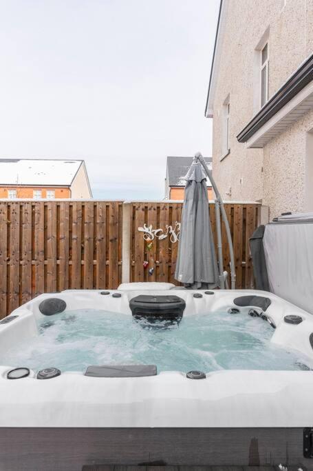 דירות Dublin Jacuzzi Escape מראה חיצוני תמונה